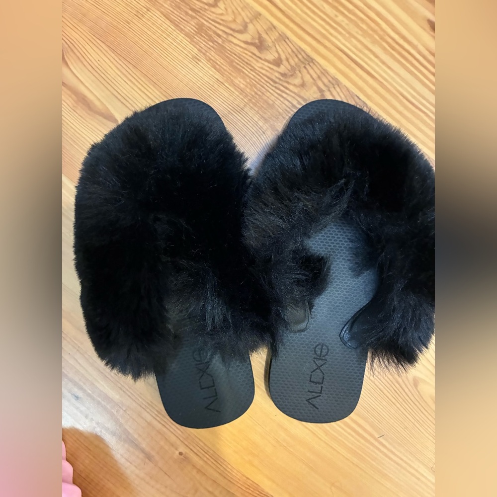 Alexis Faux Fur Slippers Sz 37/38. Size 7  shoe size chart conversion
